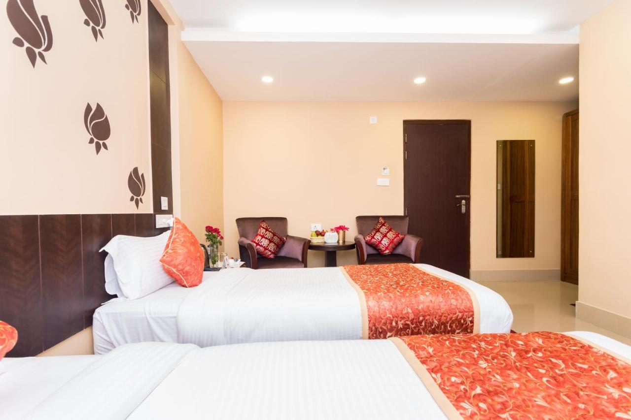 Central Courtyard Boutique Hotel Силигури Екстериор снимка
