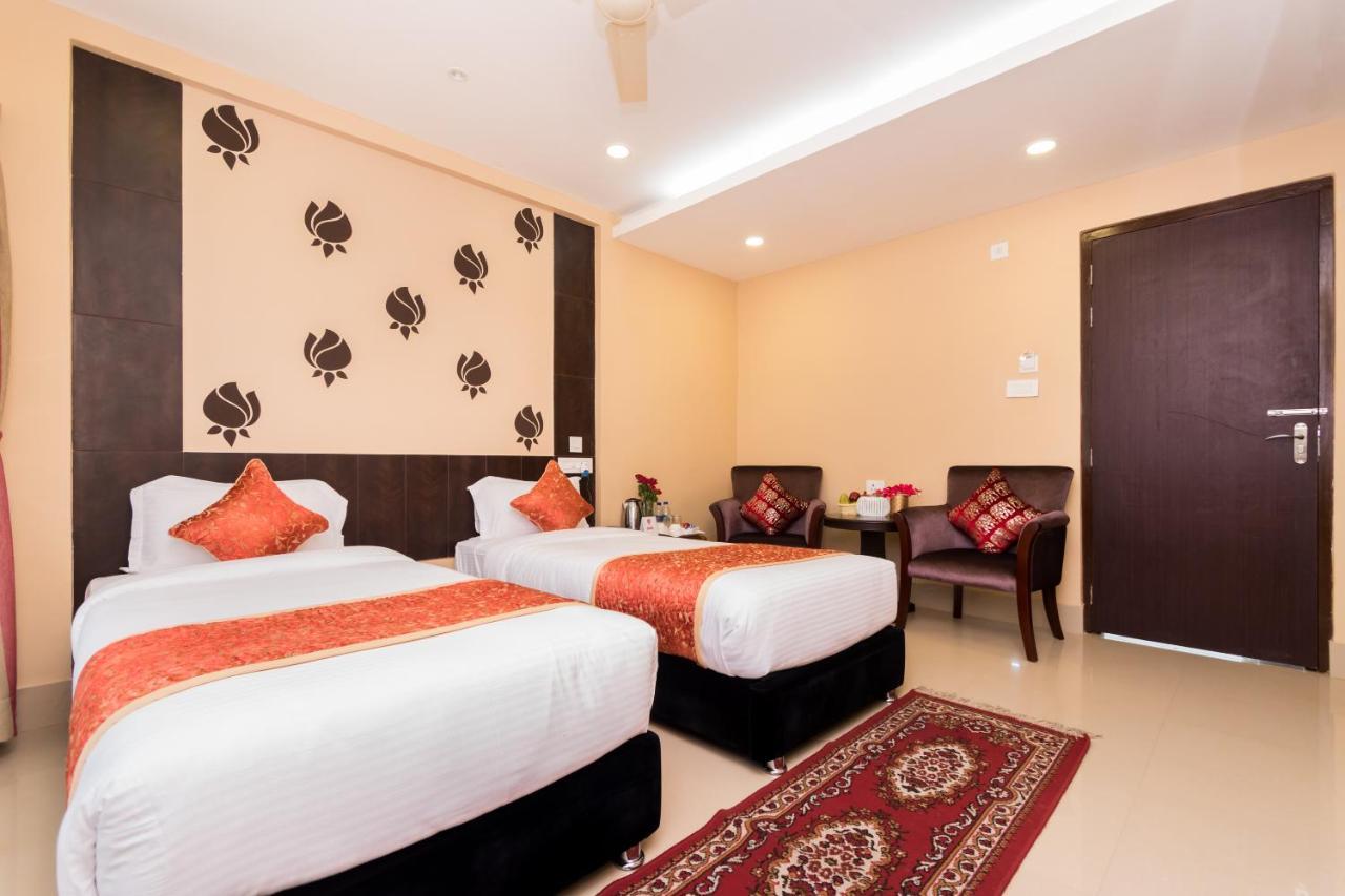 Central Courtyard Boutique Hotel Силигури Екстериор снимка
