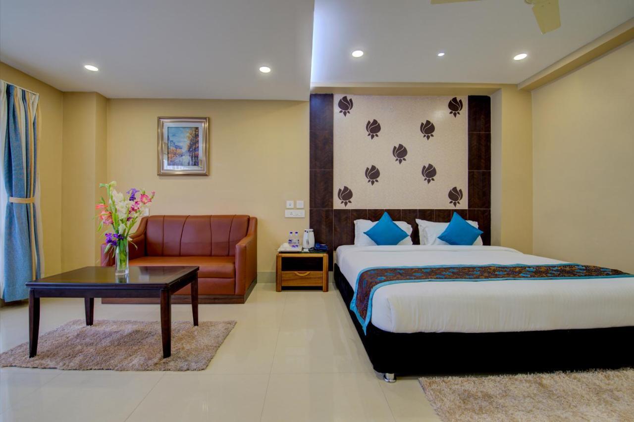 Central Courtyard Boutique Hotel Силигури Екстериор снимка