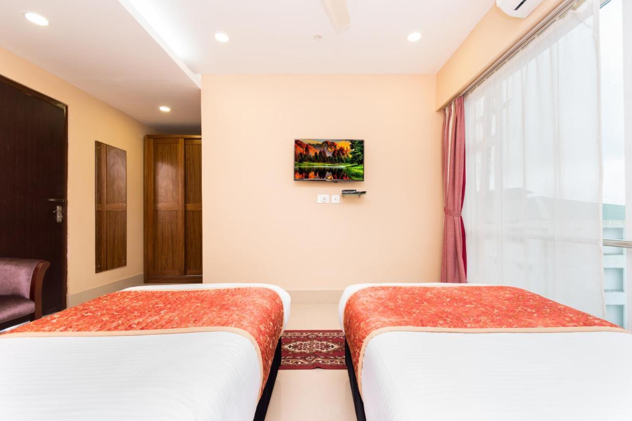 Central Courtyard Boutique Hotel Силигури Екстериор снимка
