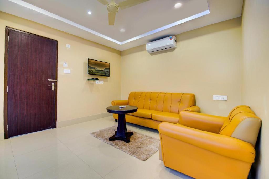 Central Courtyard Boutique Hotel Силигури Екстериор снимка