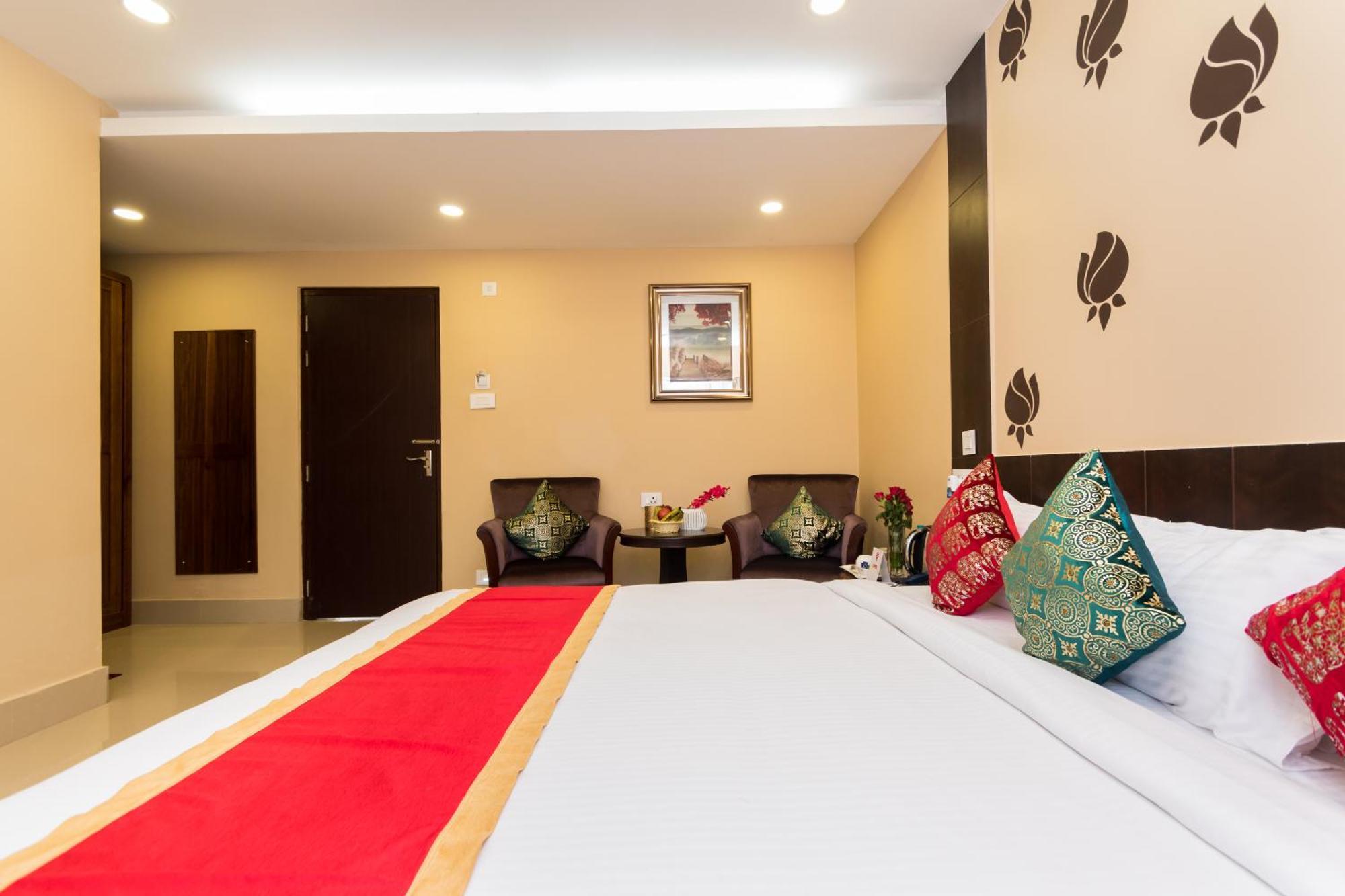 Central Courtyard Boutique Hotel Силигури Екстериор снимка