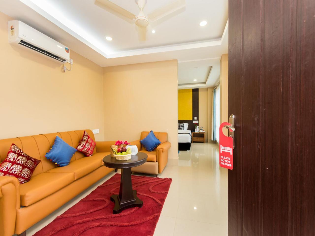 Central Courtyard Boutique Hotel Силигури Екстериор снимка