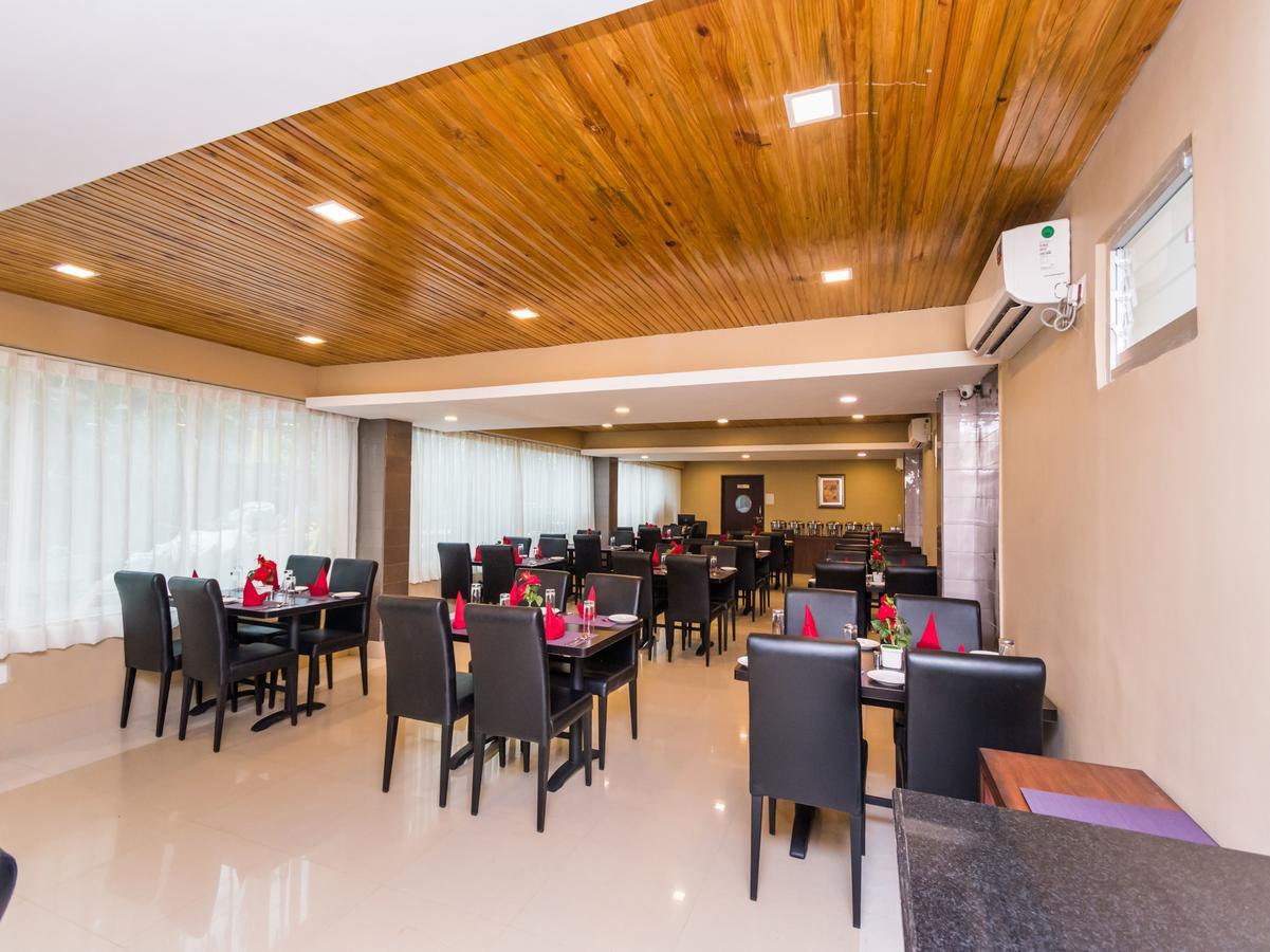 Central Courtyard Boutique Hotel Силигури Екстериор снимка
