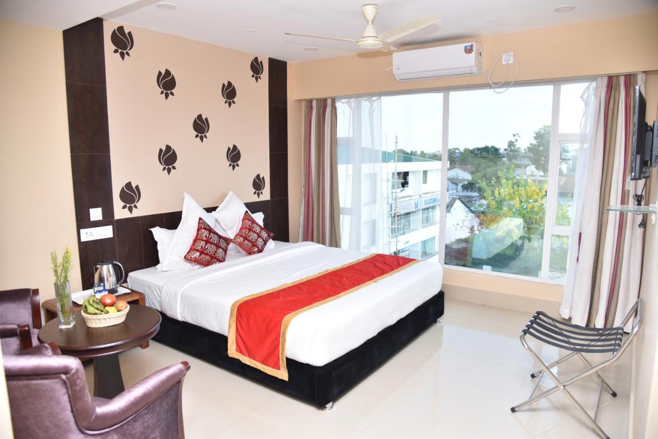 Central Courtyard Boutique Hotel Силигури Екстериор снимка