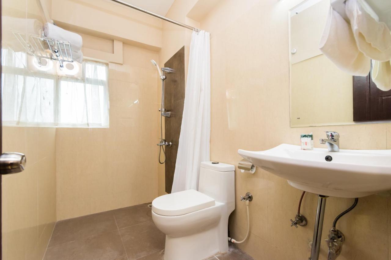 Central Courtyard Boutique Hotel Силигури Екстериор снимка
