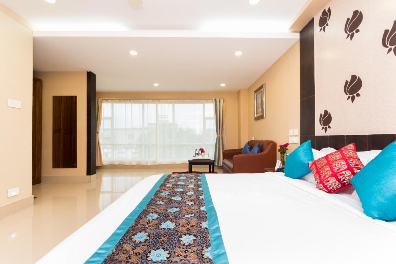 Central Courtyard Boutique Hotel Силигури Екстериор снимка